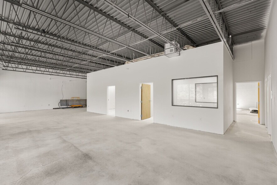 More Photos Of 1803 Associates Ln, Charlotte Showroom For Lease