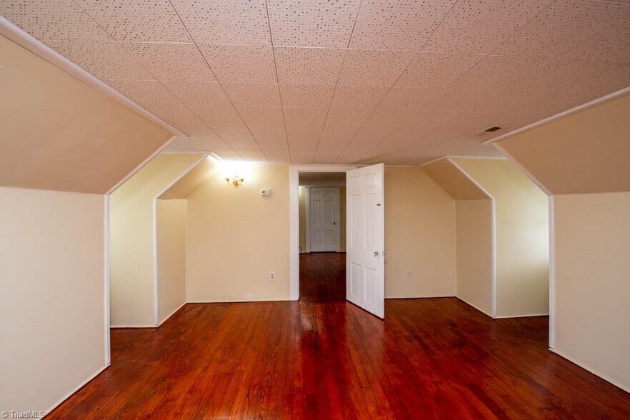More Photos Of 2340 W English Rd, High Point Office For Lease