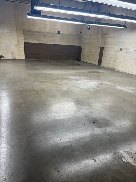 More Photos Of 13513 Sherman Way, Van Nuys Manufacturing For Sale