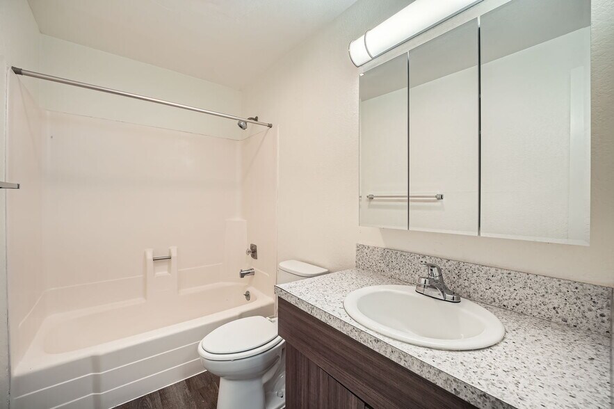 More Photos Of 1031 SW 122nd St, Seattle Apartments For Sale