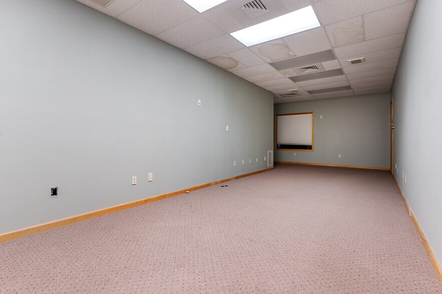 More Photos Of 128 Litchfield Rd, New Milford Medical For Sale