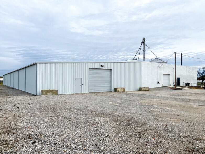 More Photos Of 955 N 1st St, Fairmont City Warehouse For Sale