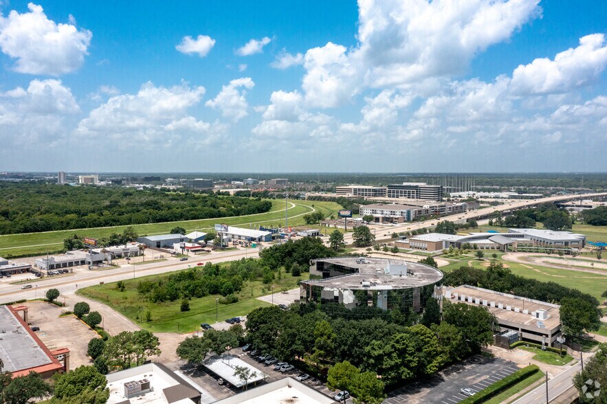 More Photos Of 16010 Barkers Point Ln, Houston Office For Lease