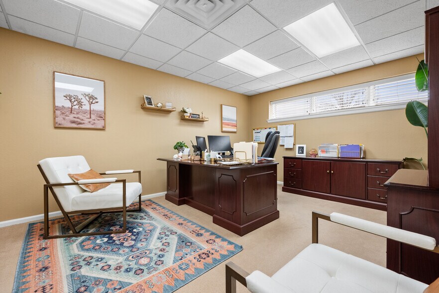 More Photos Of 2529 74th St, Lubbock Office For Sale