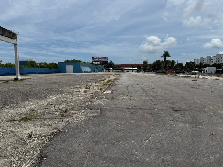 Primary Photo Of 2051 Griffin Rd, Fort Lauderdale Marina For Lease