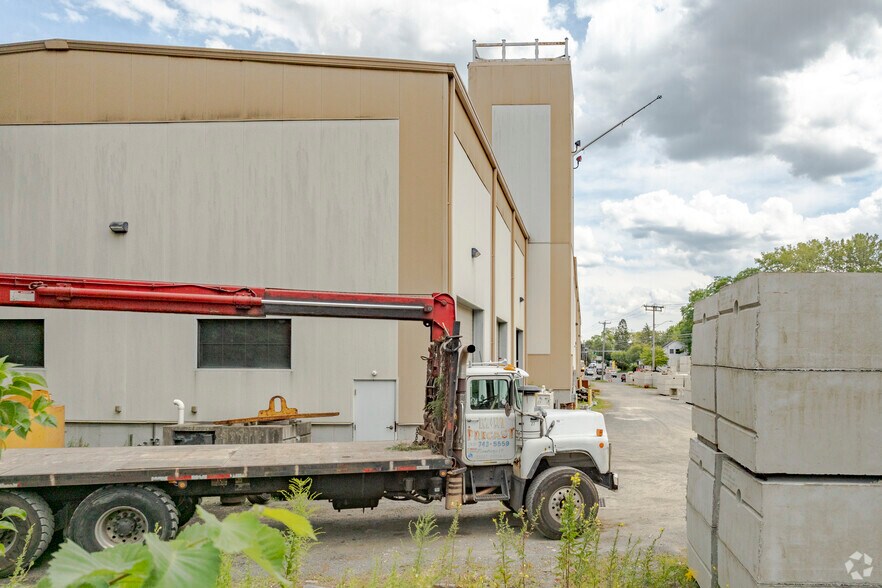 More Photos Of 41 Padanaram Rd, Danbury Manufacturing For Sale