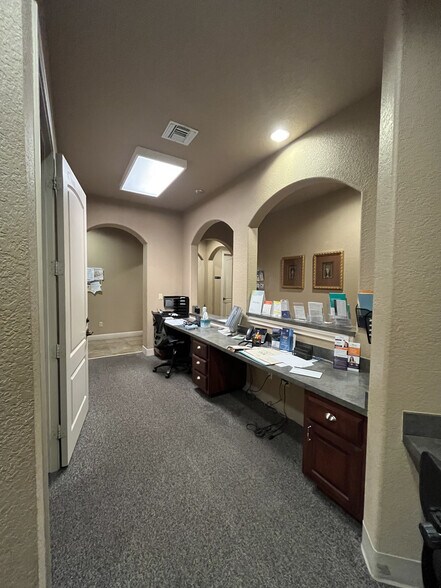 More Photos Of 1314 E Sonterra Blvd, San Antonio Office For Sale