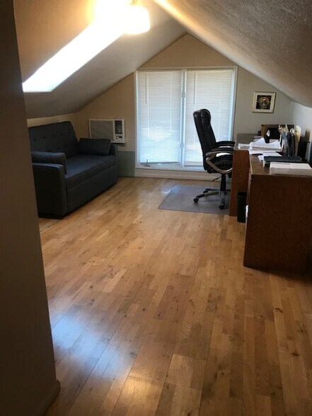 More Photos Of 2757 Foothill Blvd, La Crescenta Freestanding For Sale