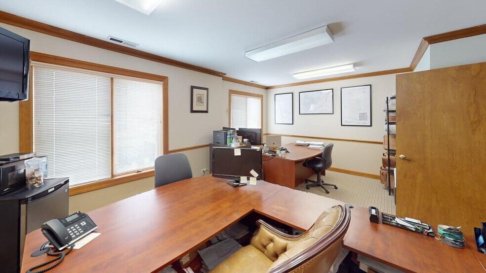 More Photos Of 334 E Colfax St, Palatine Loft Creative Space For Lease