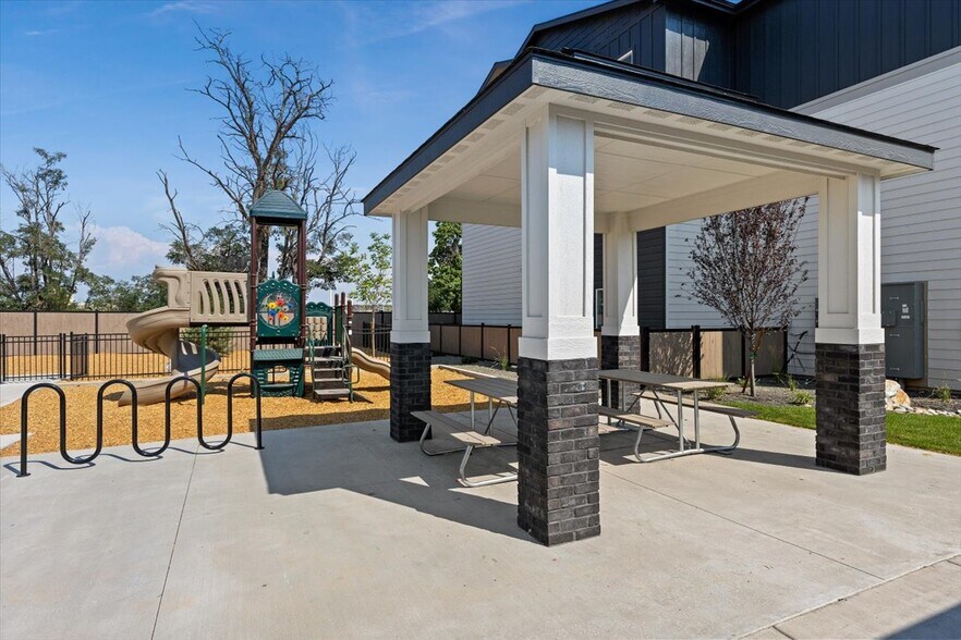 More Photos Of 9926 W Sand Hill Dr, Nampa Apartments For Sale