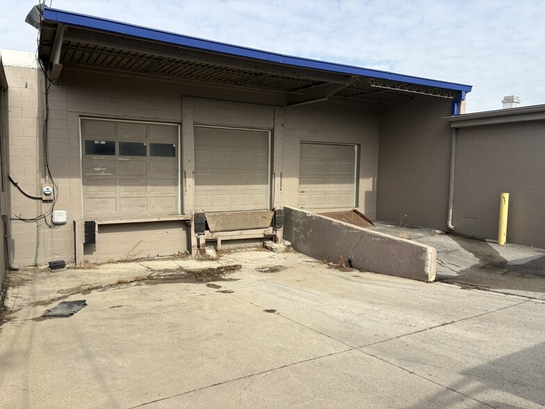 More Photos Of 4911 Industrial Rd, Fort Wayne Warehouse For Lease