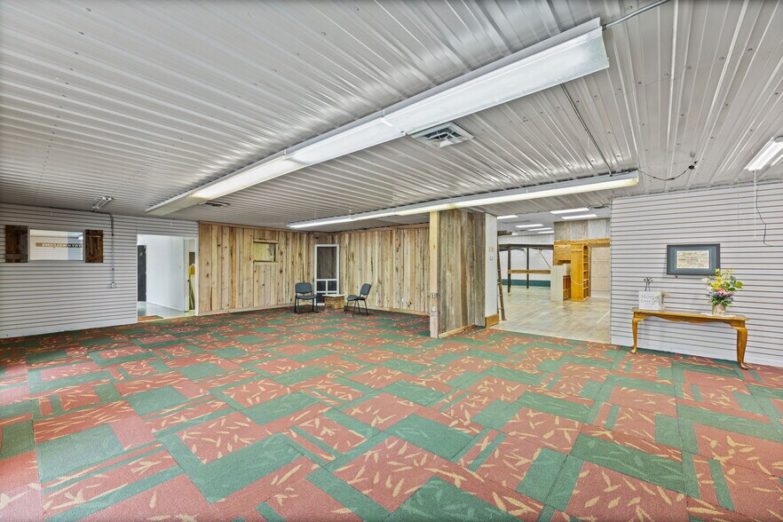 More Photos Of 600 N Maple St, Garnett General Retail For Sale