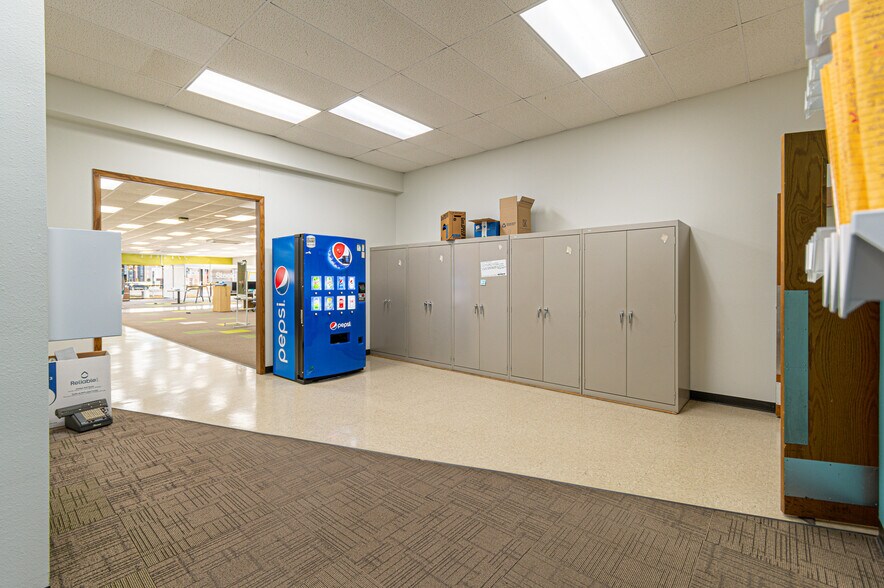 More Photos Of 218 2nd St, Coralville Flex For Sale