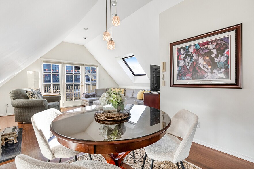 More Photos Of 2814 3rd Av W, Vancouver Hospitality For Sale