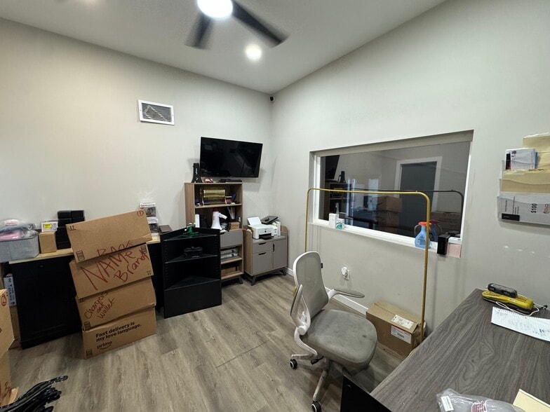 More Photos Of 3700 Pegasus Dr, Bakersfield Warehouse For Lease