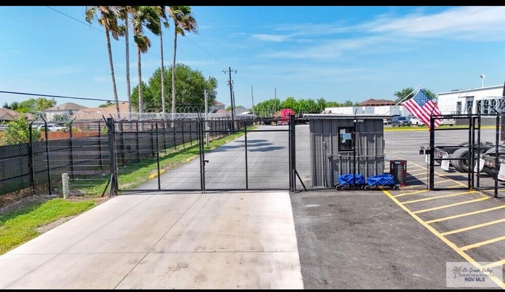 More Photos Of 1605 Military Rd, Brownsville Distribution For Lease