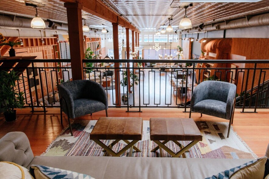 More Photos Of 327 E Main St, Ventura Storefront For Lease