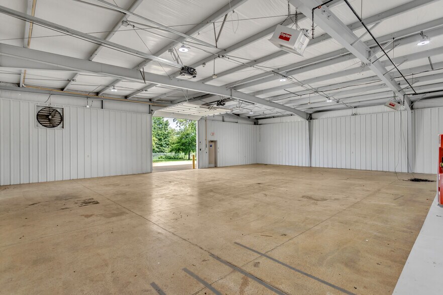 More Photos Of 3121 S Lakeside Dr, Oklahoma City Industrial For Sale