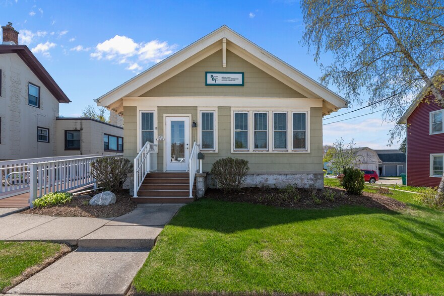 Primary Photo Of N90W16995 Appleton Ave, Menomonee Falls Office For Sale