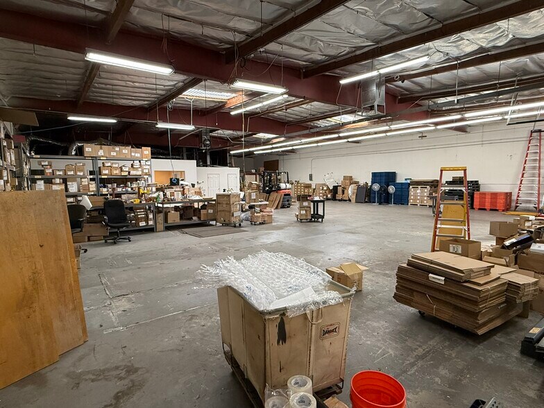 More Photos Of 13227 San Fernando Rd, Rancho Cascades Warehouse For Lease