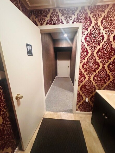 More Photos Of 62 Public Sq, Salem Storefront Retail Office For Sale