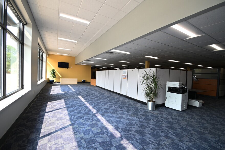 More Photos Of 1730 W North Ave, Milwaukee Medical For Sale