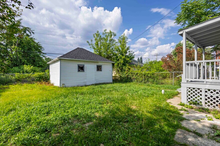 More Photos Of 553 Belmont St, Detroit Apartments For Sale