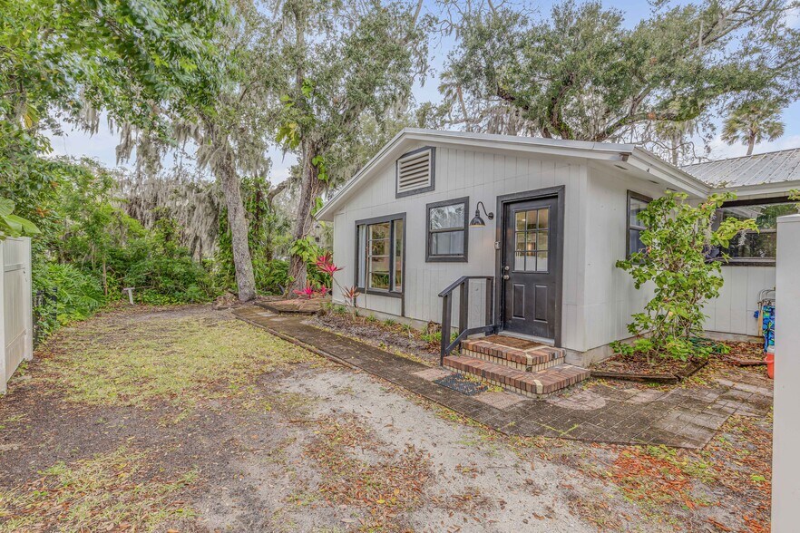More Photos Of 801 Canal St, New Smyrna Beach Office For Sale