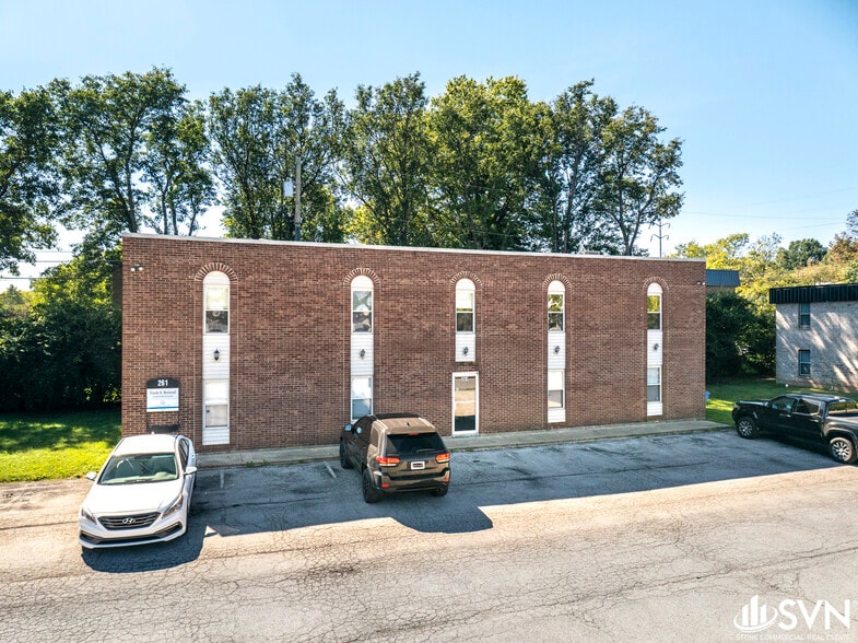 More Photos Of 261 Regency Cir, Lexington Office For Lease