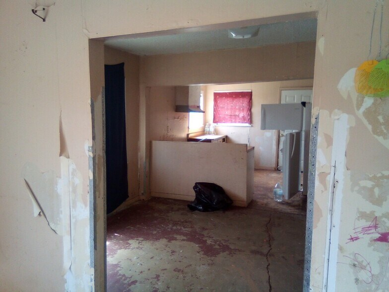 More Photos Of 386 S Commerce St, Big Wells Land For Sale