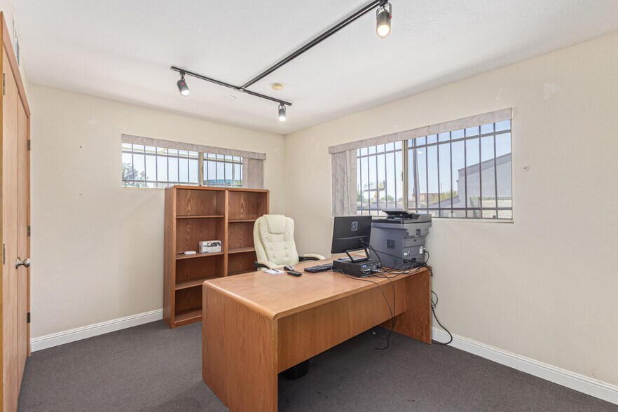 More Photos Of 8545 N Black Canyon Hwy, Phoenix Medical For Sale