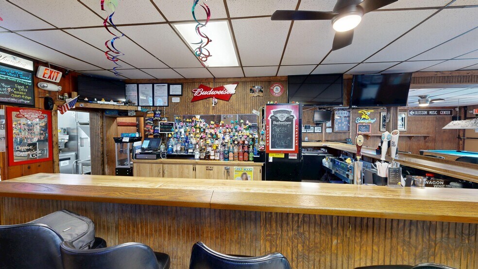 More Photos Of 46 S Leavitt Rd, Leavittsburg Bar For Sale