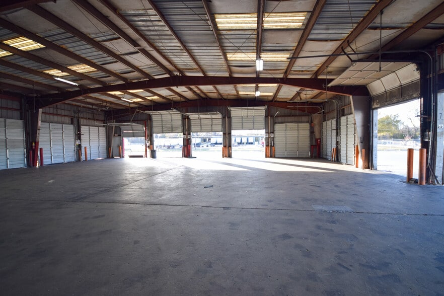 More Photos Of 6101 Lindsey Rd, Little Rock Distribution For Sale