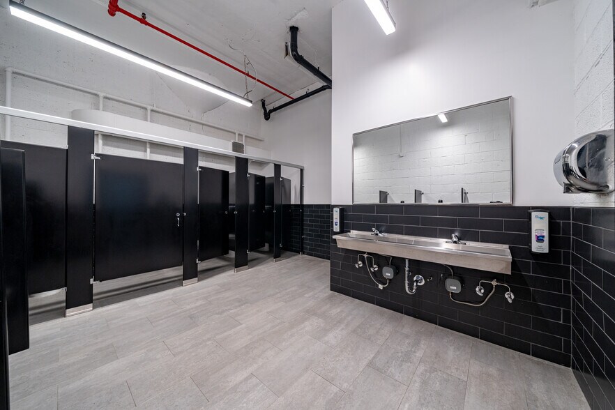 More Photos Of 184-10-184-60 Jamaica Ave, Jamaica Manufacturing For Lease