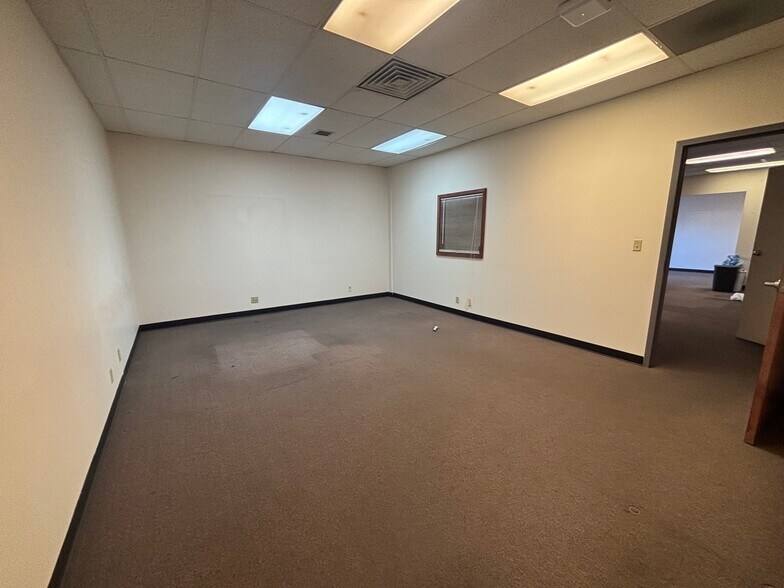More Photos Of 5121-5125 Executive Blvd, Fort Wayne Warehouse For Lease