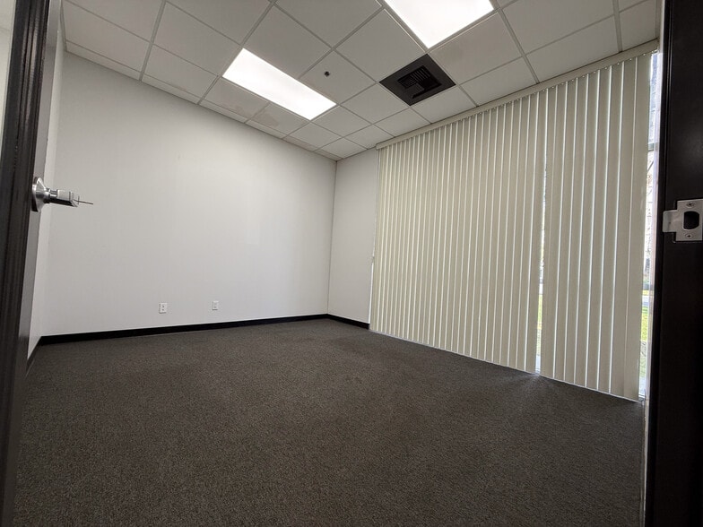 More Photos Of 5549 Brooks St, Montclair Warehouse For Lease