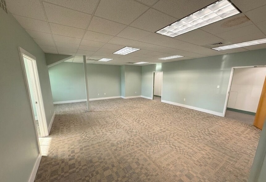 More Photos Of 61 N Main St, Branford Bank For Lease