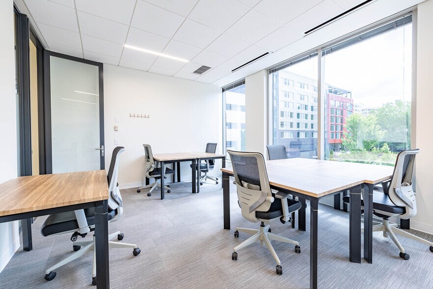 More Photos Of 121 Perimeter Ctr W, Atlanta Coworking Space