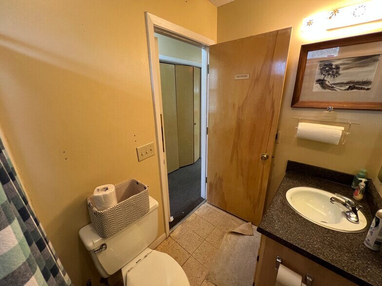 More Photos Of 901 New Warrington Rd, Pensacola Medical For Sale