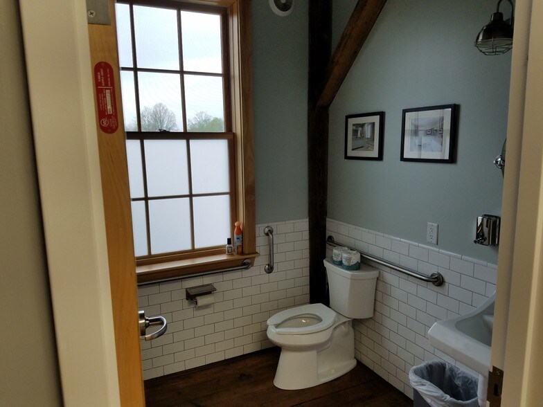 More Photos Of 60 Pleasant St, Ashland Flex For Lease