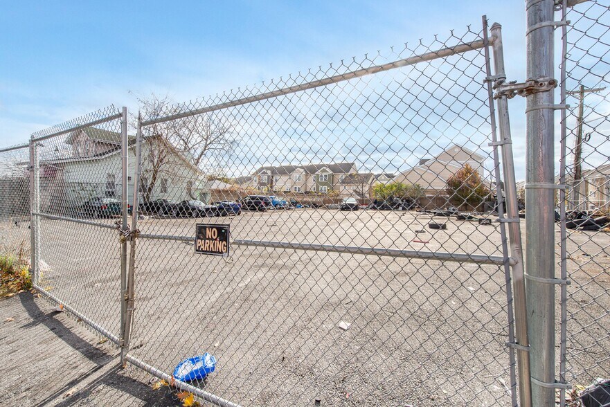 More Photos Of 858-866 Market St, Paterson Service For Lease