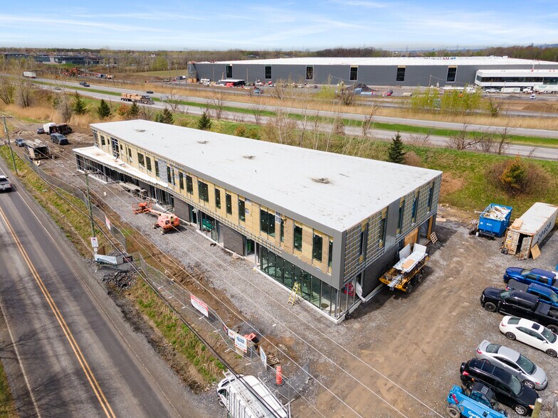 More Photos Of 1250 Rte Édouard-VII, Saint-philippe Showroom For Sale