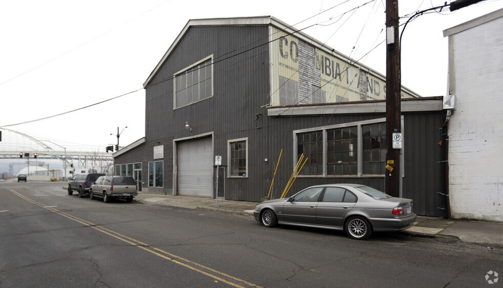 More Photos Of 721-723 N Tillamook St, Portland Showroom For Lease