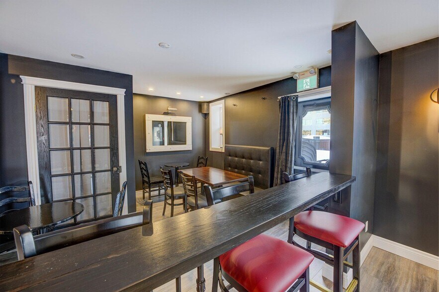 More Photos Of 138 Rue Wellington, Gatineau Storefront Retail Residential For Sale