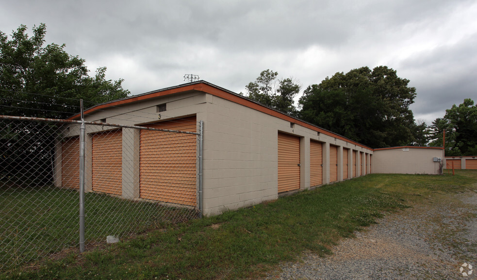 Primary Photo Of 7019 Ball Park Rd, Thomasville Self Storage For Lease