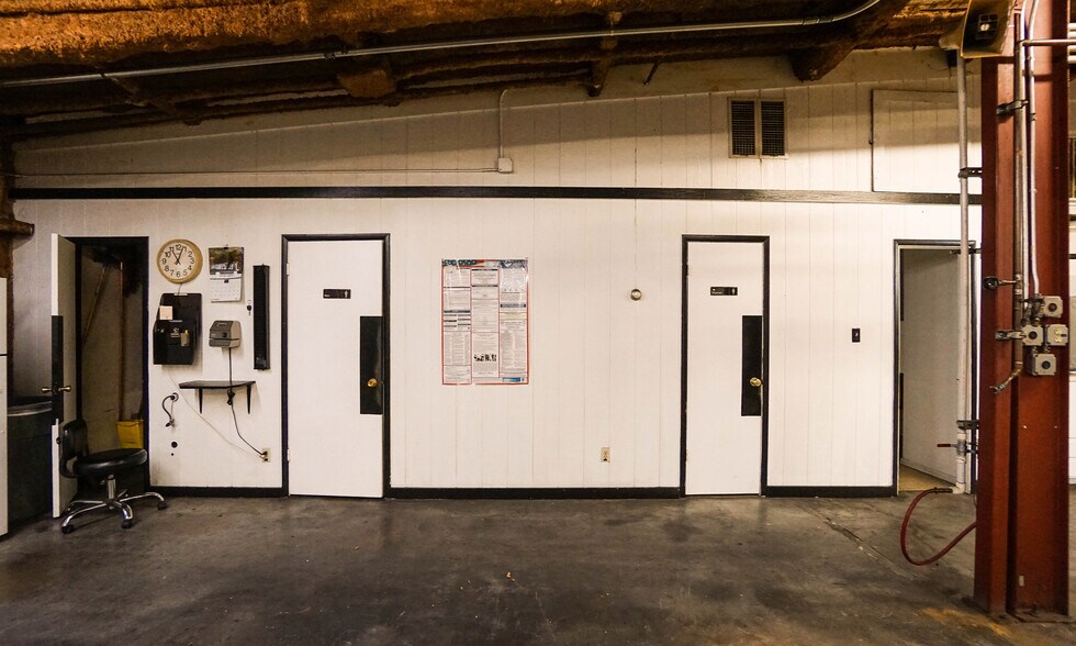 More Photos Of 1413 Sam Bass Rd, Round Rock Warehouse For Lease