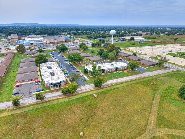 More Photos Of 1220 SE 9th St, Pryor Apartments For Sale