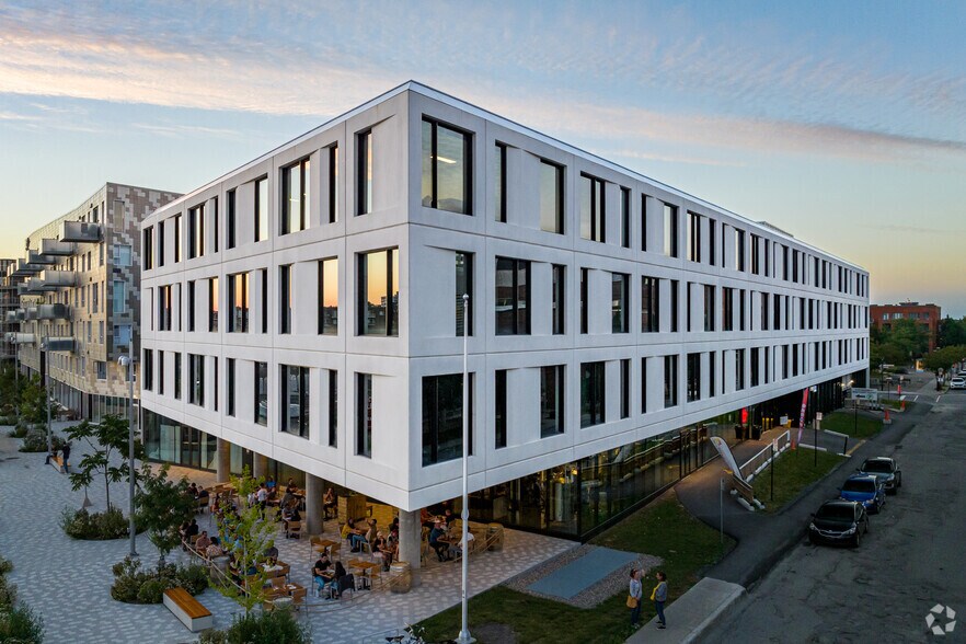 More Photos Of 2600 Rue William Tremblay, Montréal Unknown For Lease