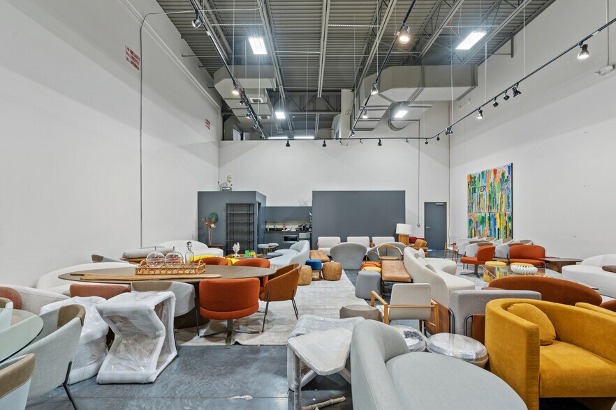 More Photos Of 7330 Exchange Dr, Orlando Warehouse For Sale