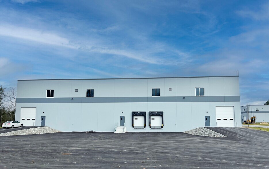 More Photos Of 83 Dow, Bow Warehouse For Lease